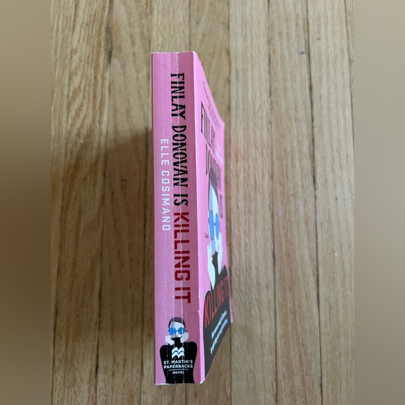 2/$10 Finlay Donovan Is Killing It By Elle Cosmand📚 - Picture 2 of 5